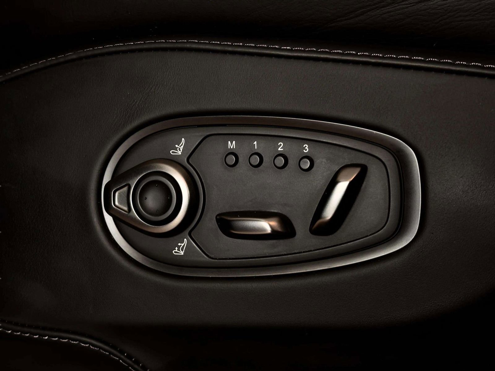 Used 2025 Aston Martin DBX 707 image 19