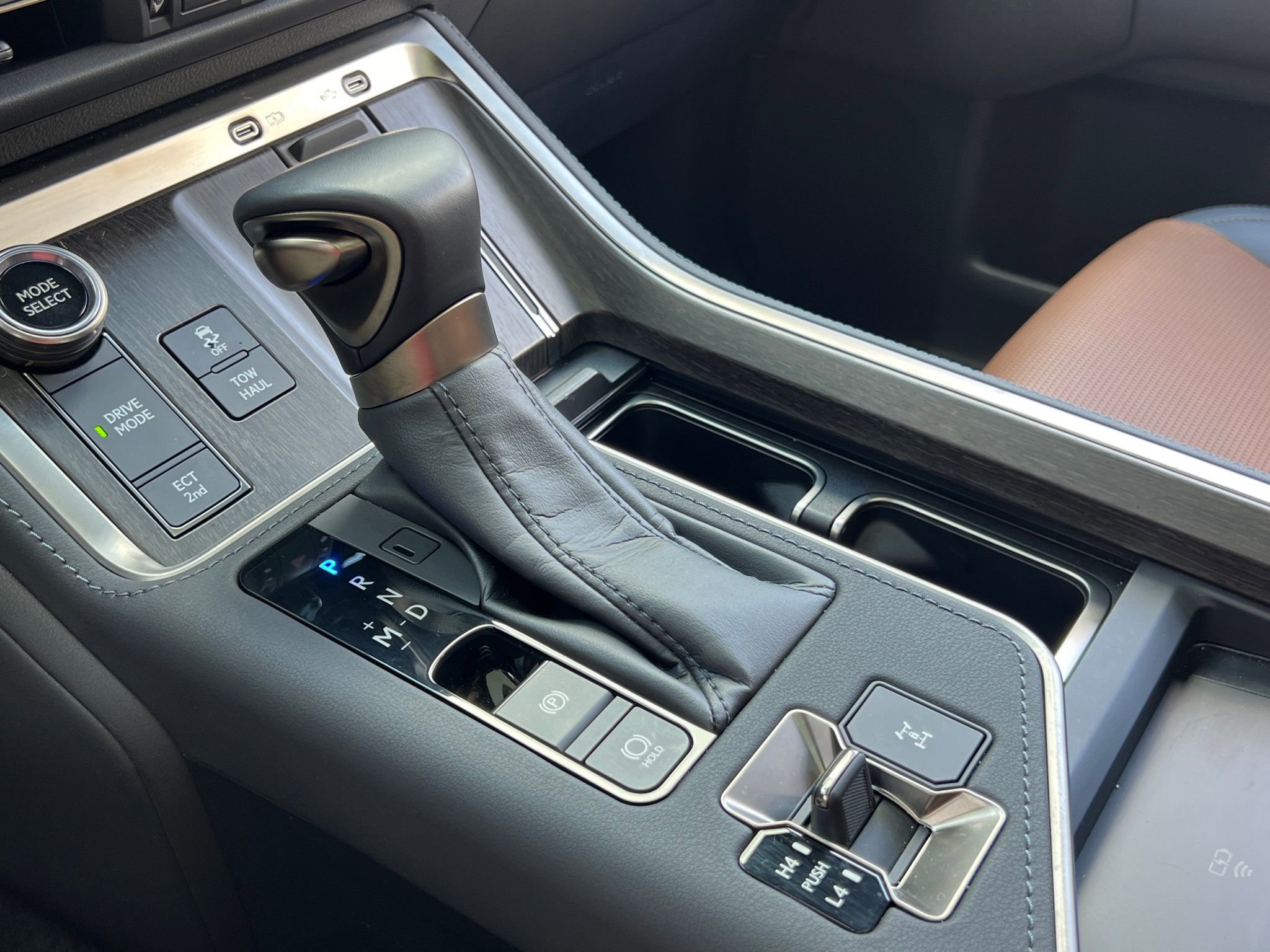 Used 2024 Lexus GX 550 w/ Accessory Package (2T) AWD/4WD image 29
