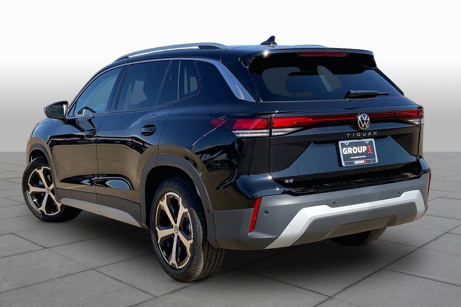 New 2026 Volkswagen Tiguan SE FWD image 11