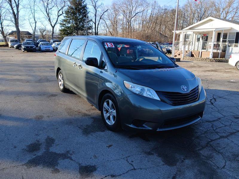 Used 2013 Toyota Sienna L image 7