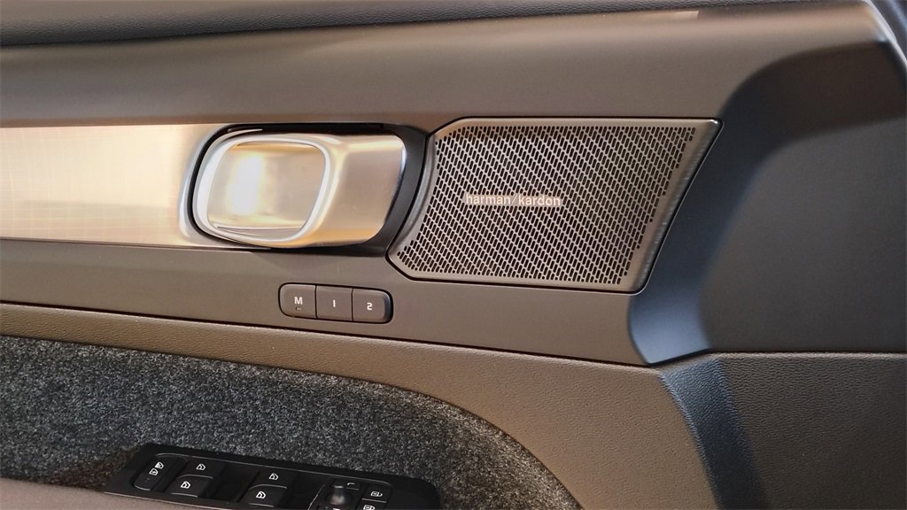 New 2026 Volvo XC40 B5 Ultra w/ Protection Package Premier image 16