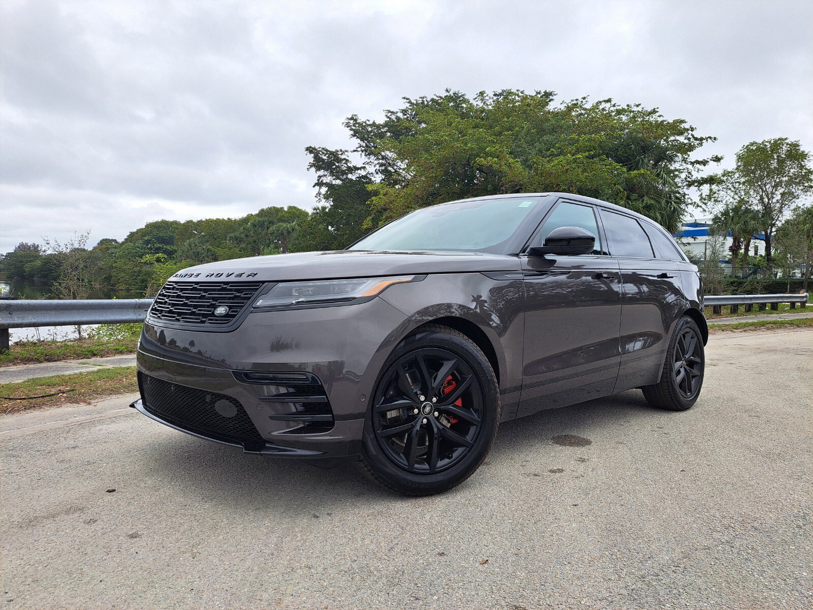 New 2025 Land Rover Range Rover Velar Dynamic SE