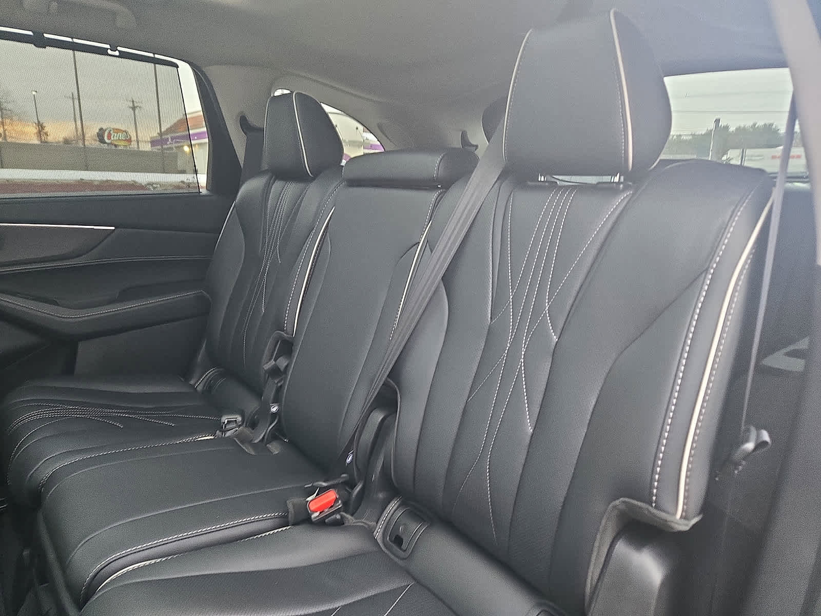 Certified 2025 Acura MDX SH-AWD w/ Advance Package image 12