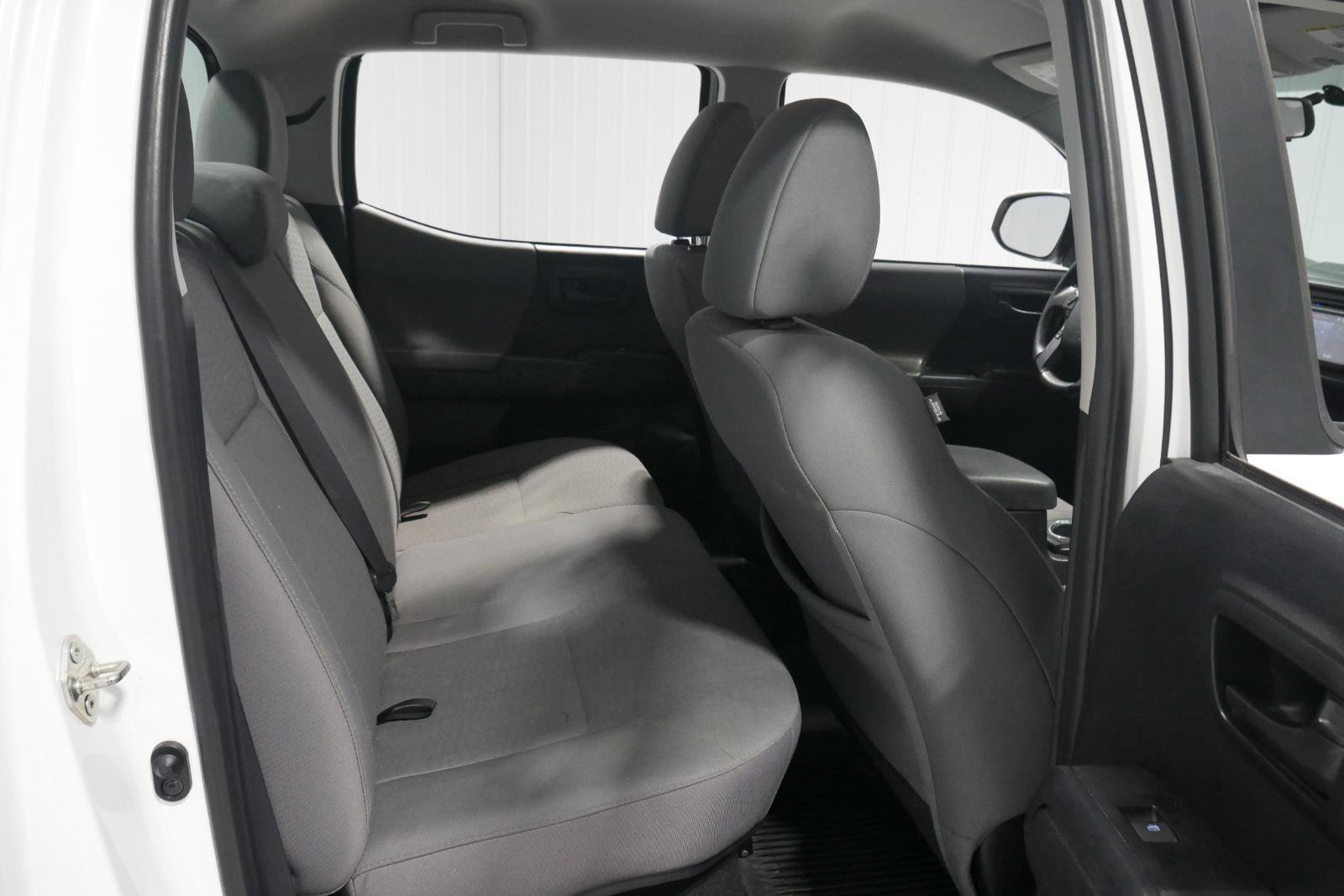 Used 2017 Toyota Tacoma SR image 17