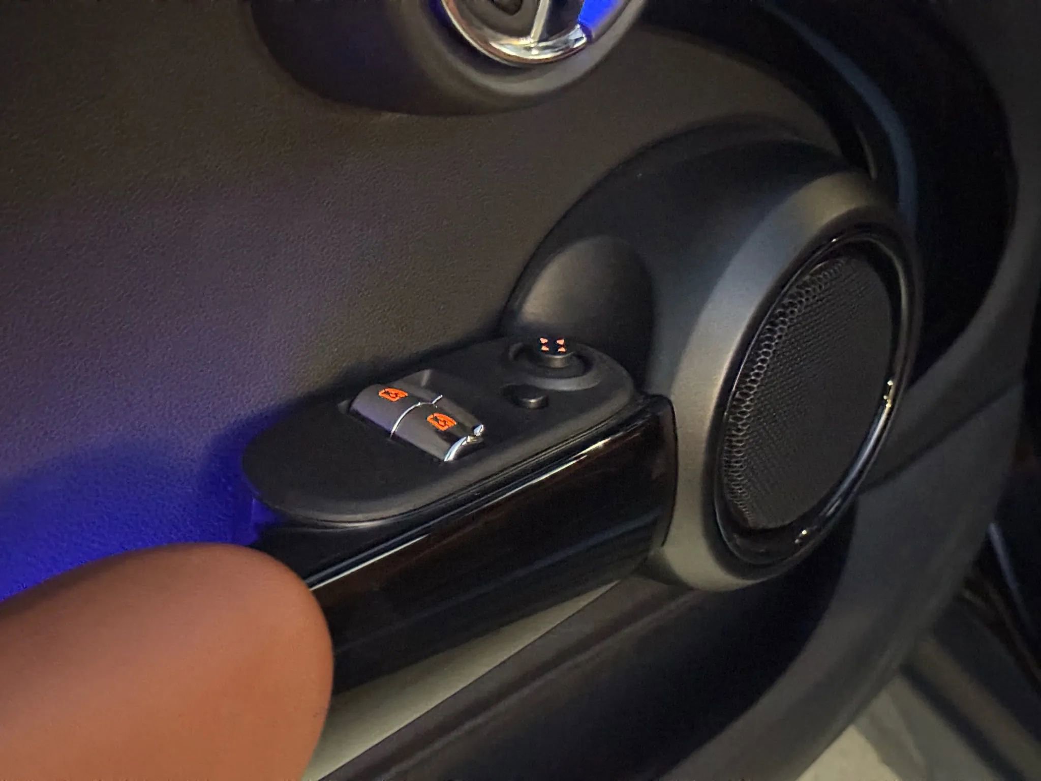 Used 2021 MINI Cooper 2-Door Hardtop w/ Signature Upholstery Package image 26