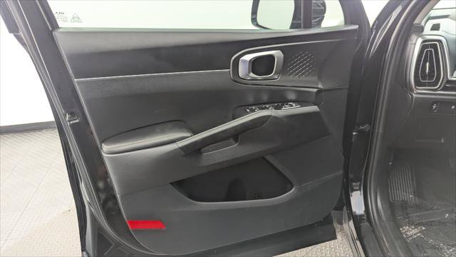 Used 2025 Kia Sorento LX FWD image 13