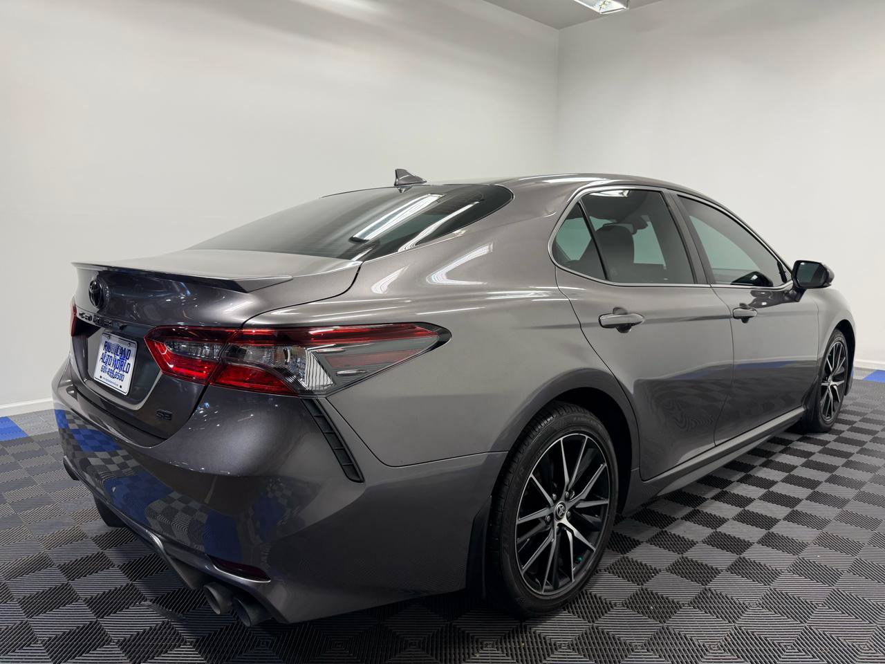 Used 2021 Toyota Camry SE w/ Convenience Package FWD image 12