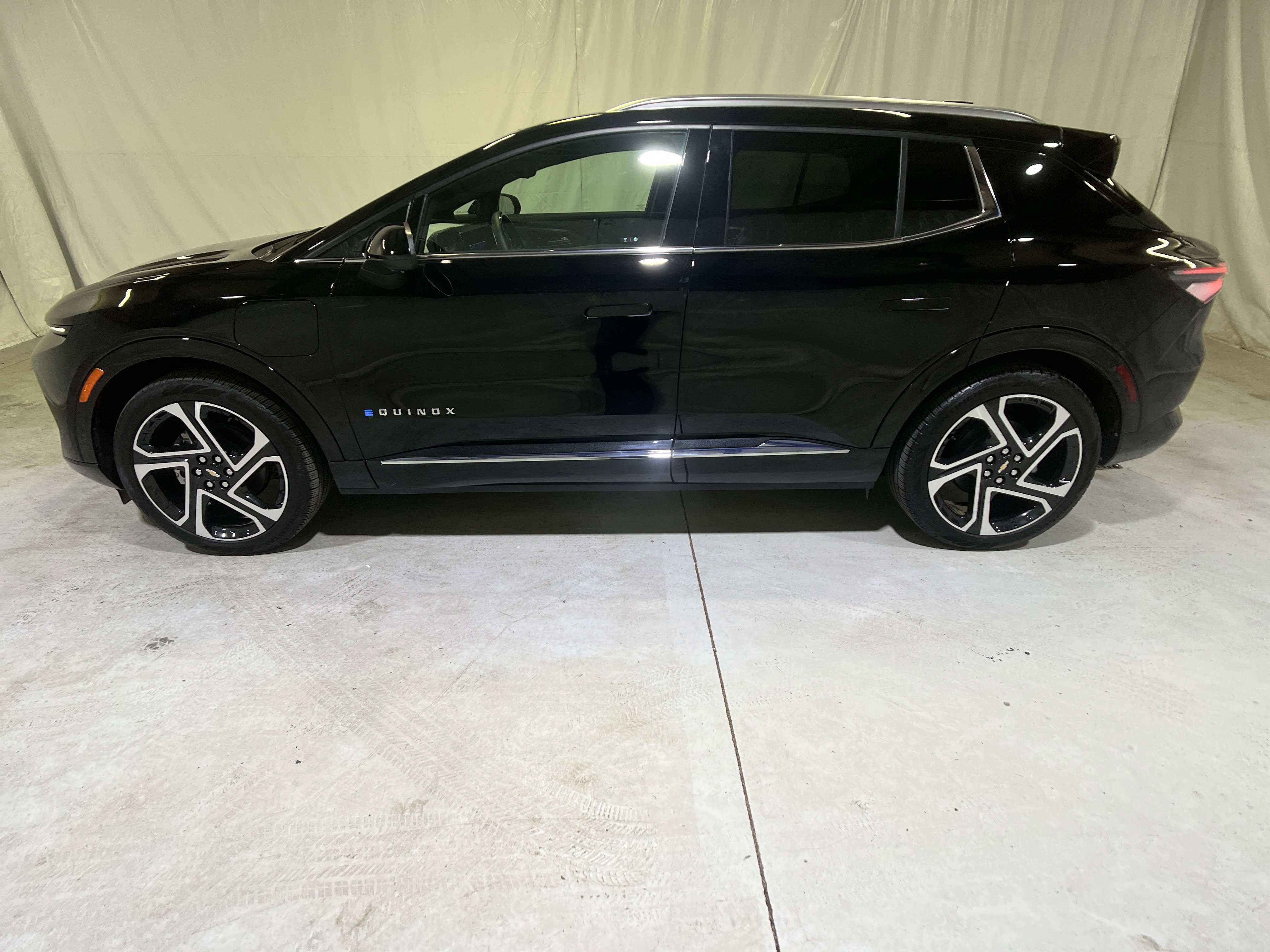 Certified 2025 Chevrolet Equinox EV LT w/ Active Safety Package 3 FWD image 7