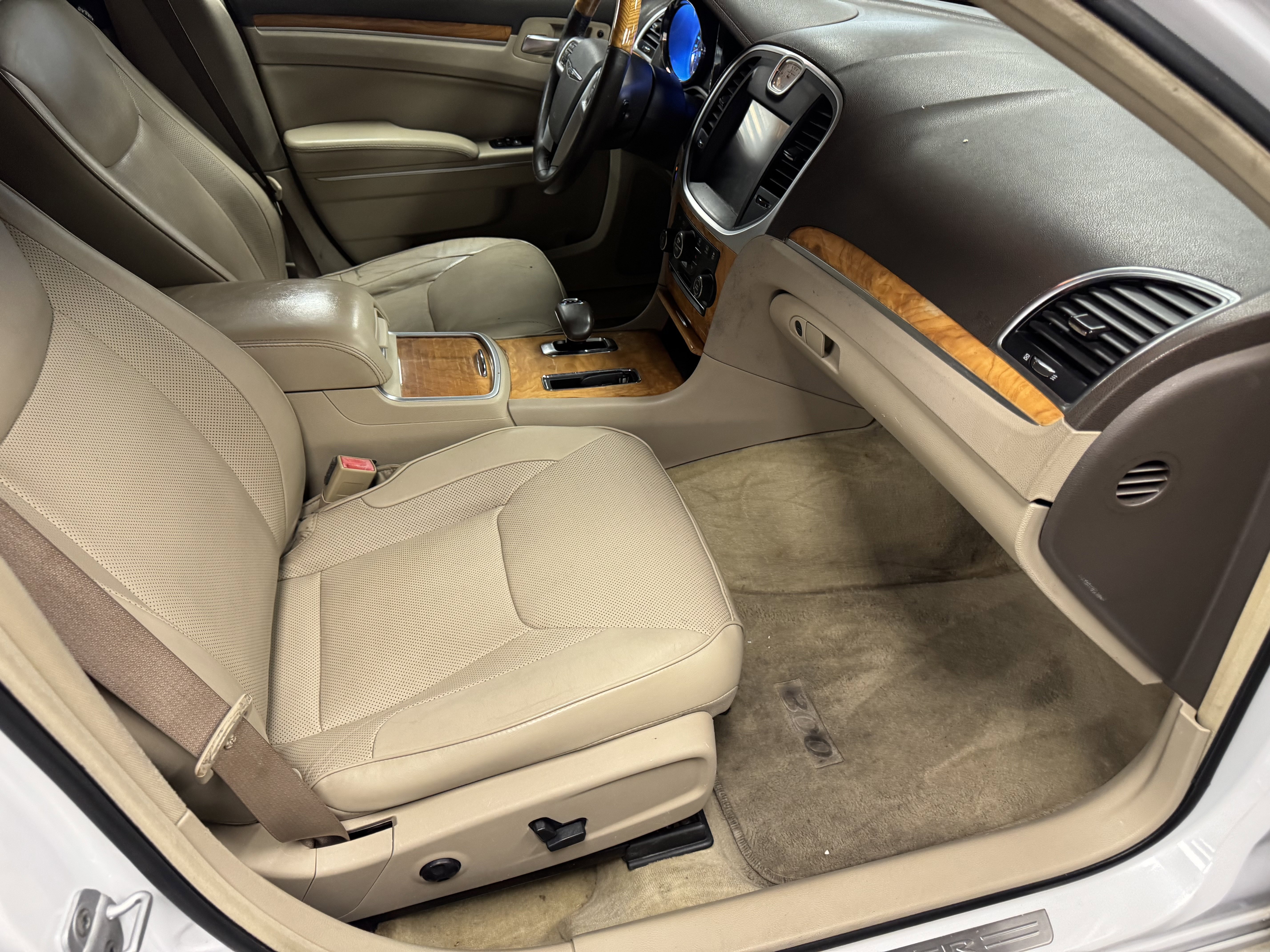 Used 2013 Chrysler 300 C image 11