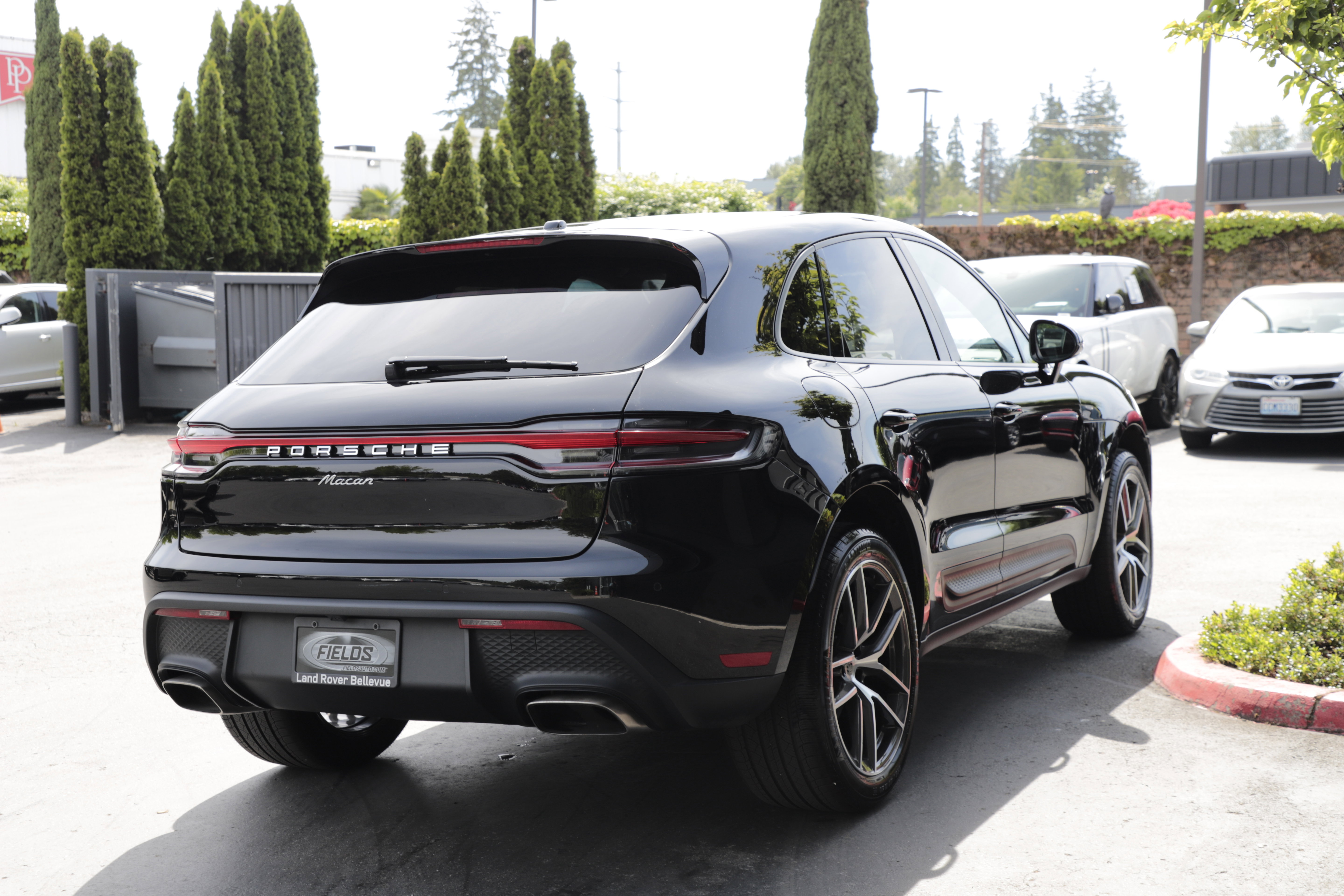 Used 2025 Porsche Macan AWD/4WD image 10