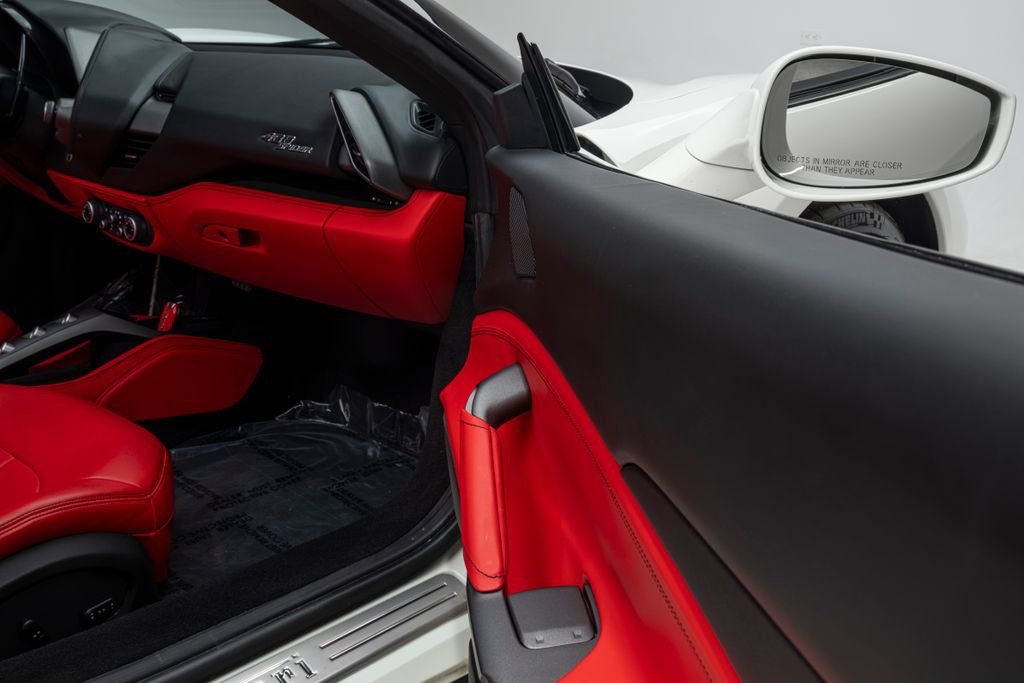 Used 2018 Ferrari 488 Spider Base image 42