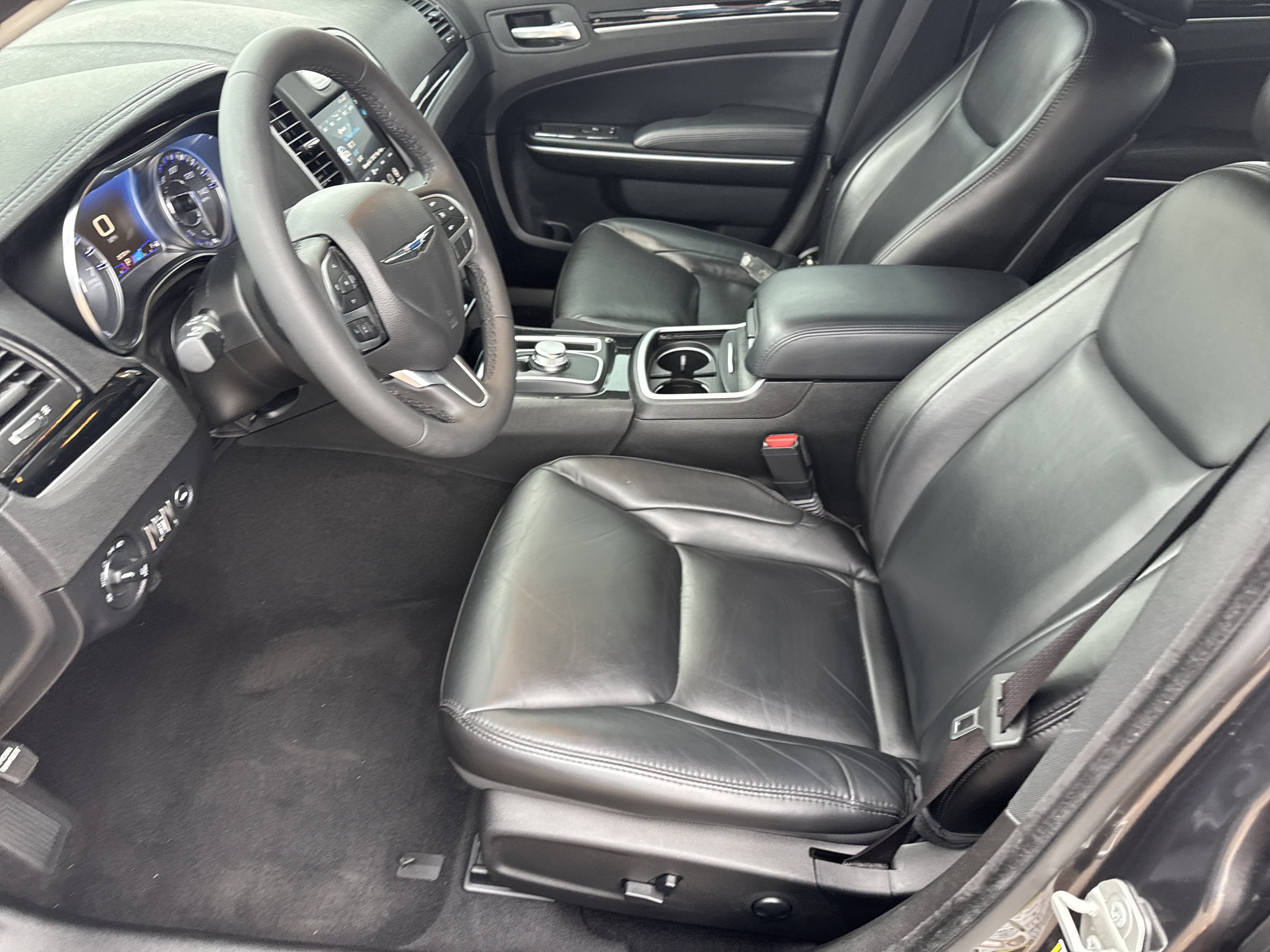 Used 2023 Chrysler 300 Touring L RWD image 5
