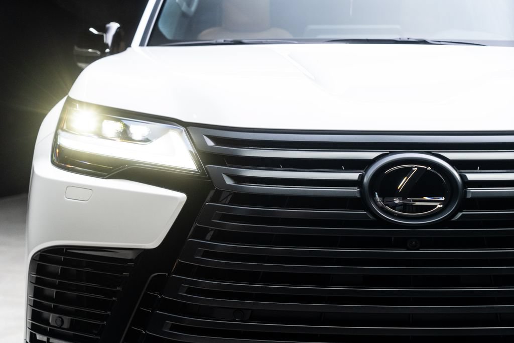 Used 2025 Lexus LX 600 4WD w/ Appearance Package image 6