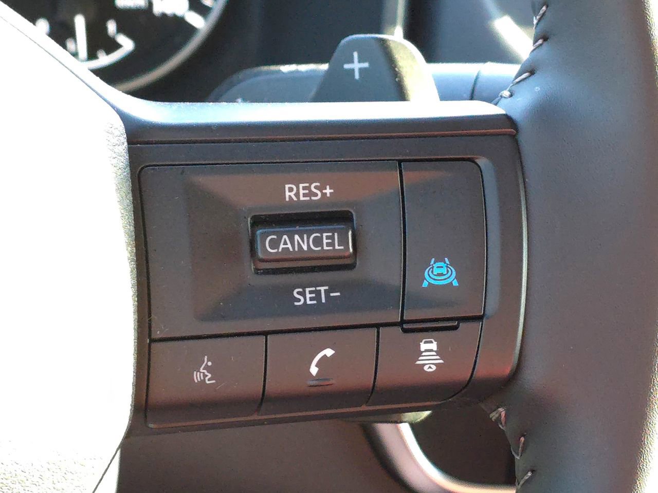 Used 2025 Nissan Rogue SV w/ SV Premium Package image 21