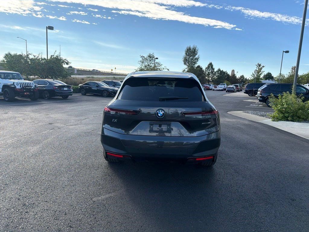 Used 2024 BMW iX xDrive50 w/ Premium Package AWD/4WD image 4