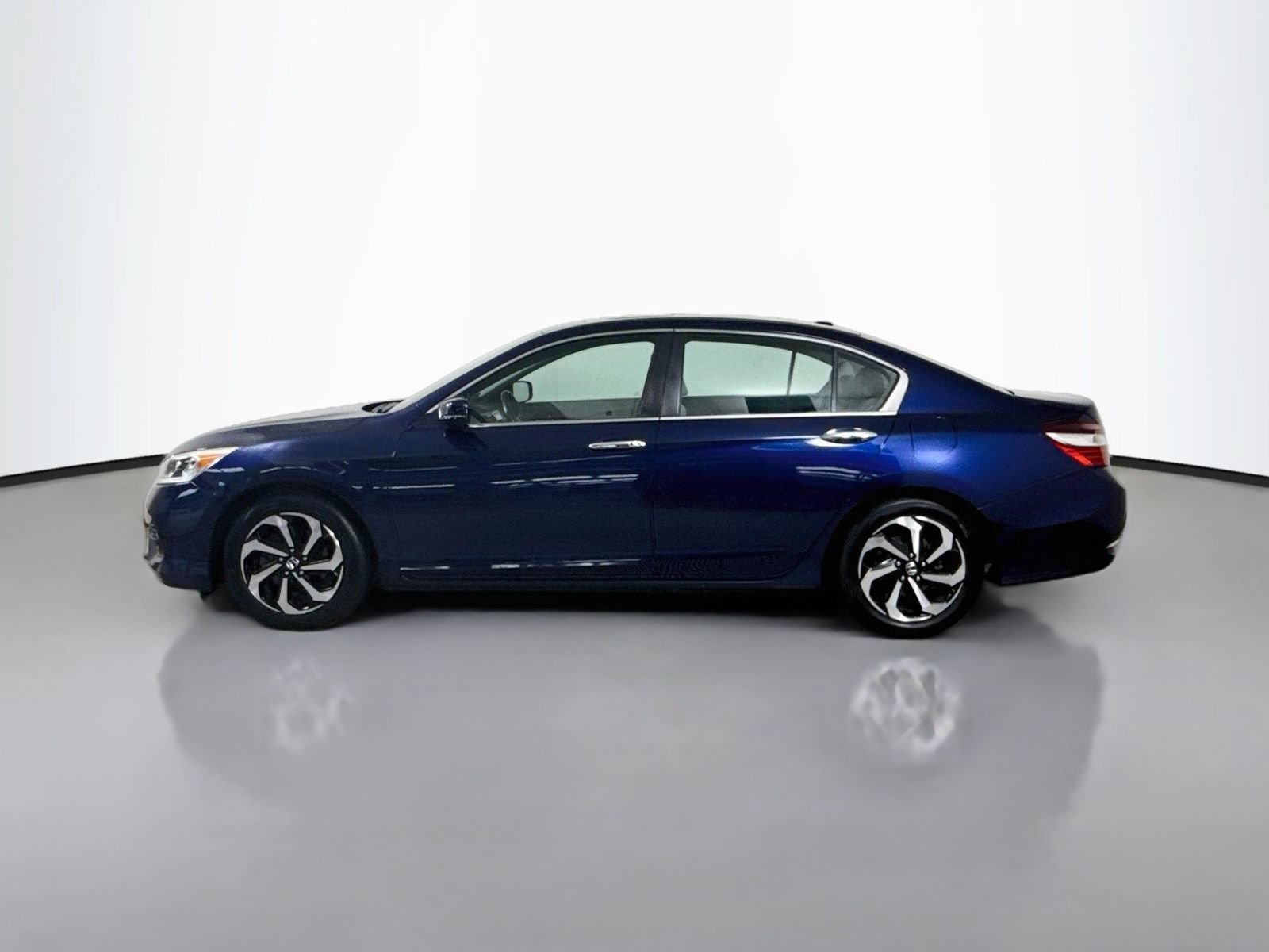Used 2017 Honda Accord EX-L image 2