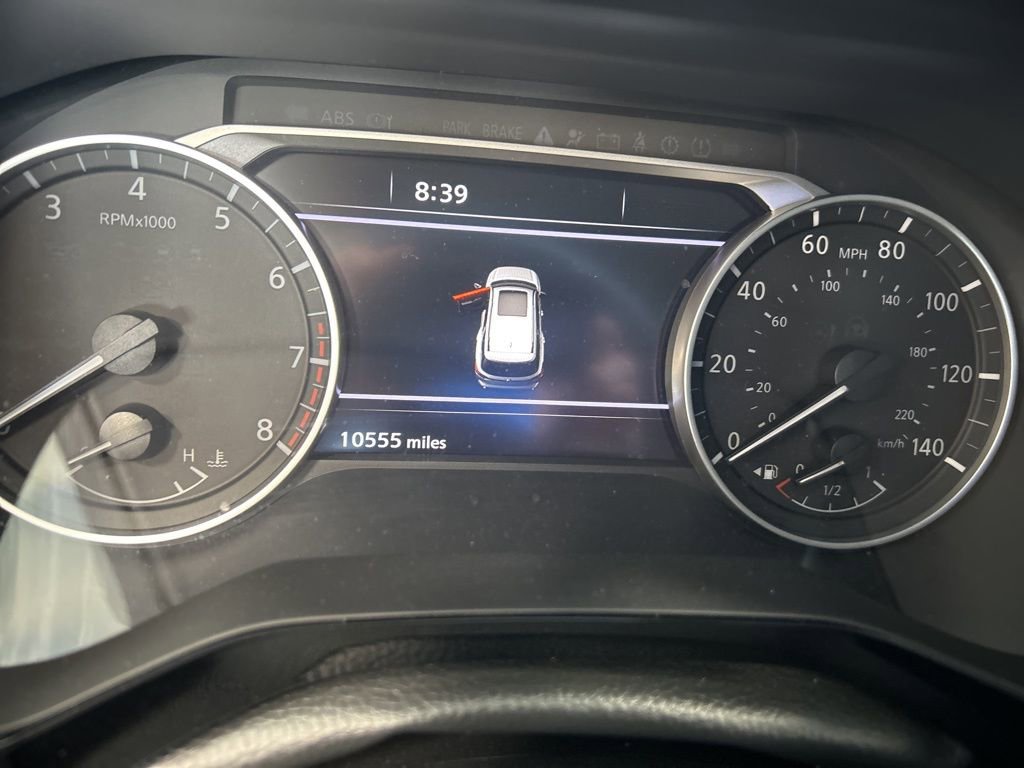 Used 2025 Nissan Pathfinder SL FWD image 3