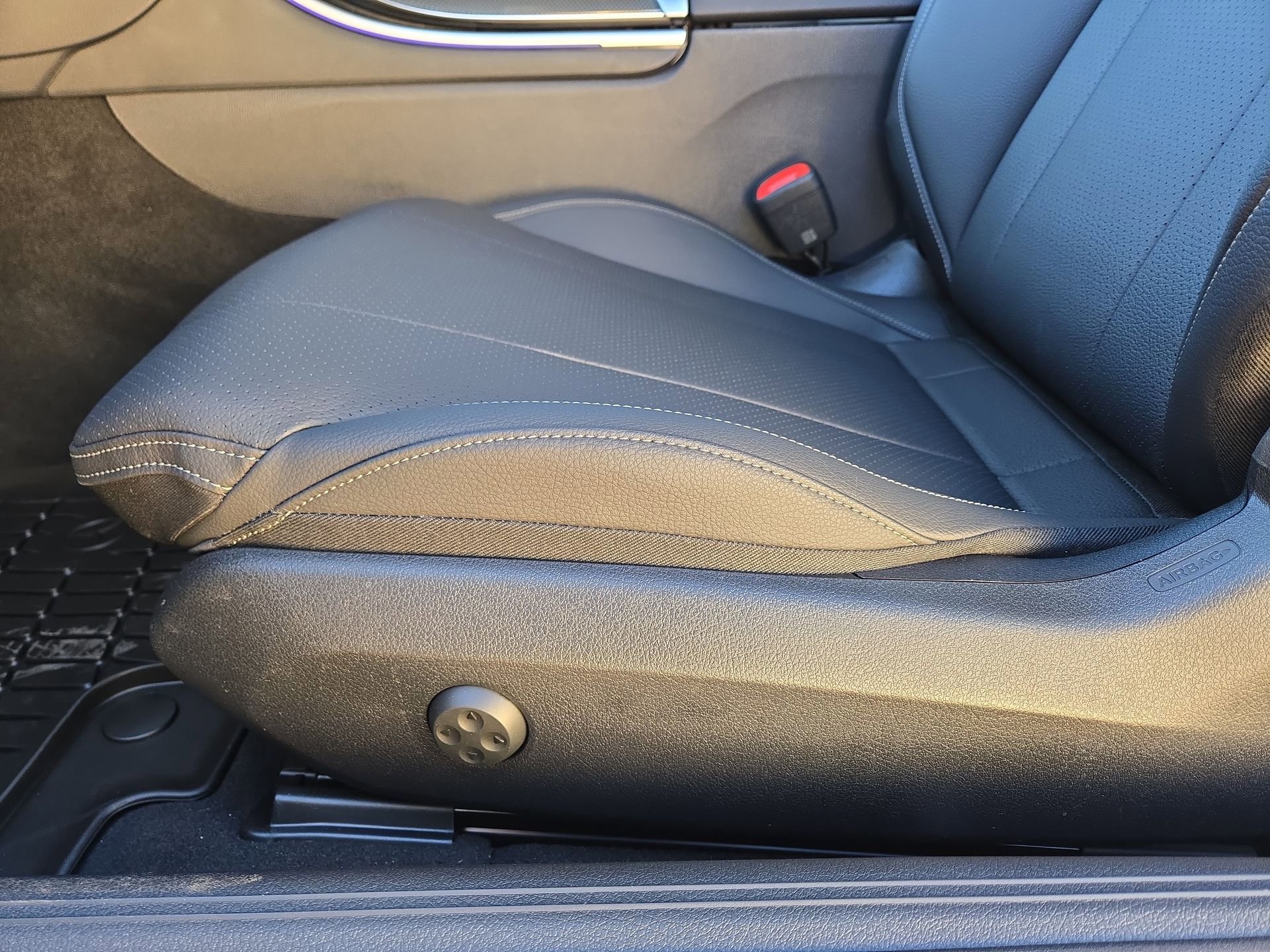 New 2026 Mercedes-Benz CLE 300 4MATIC Coupe image 17