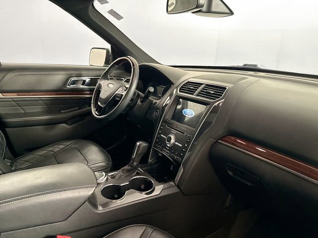 Used 2018 Ford Explorer Platinum AWD/4WD image 4