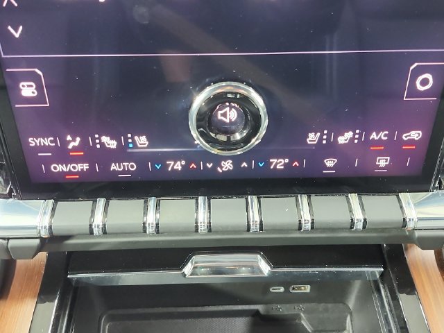 Used 2025 GMC Yukon Denali RWD image 30
