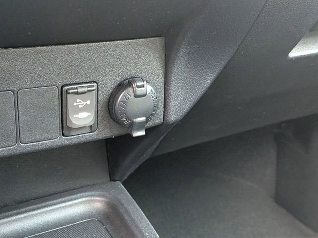 Used 2017 Toyota RAV4 Platinum FWD image 30