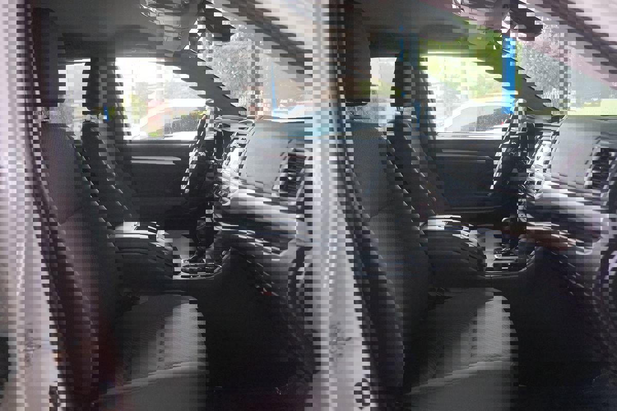 Used 2017 Toyota Highlander LE image 28