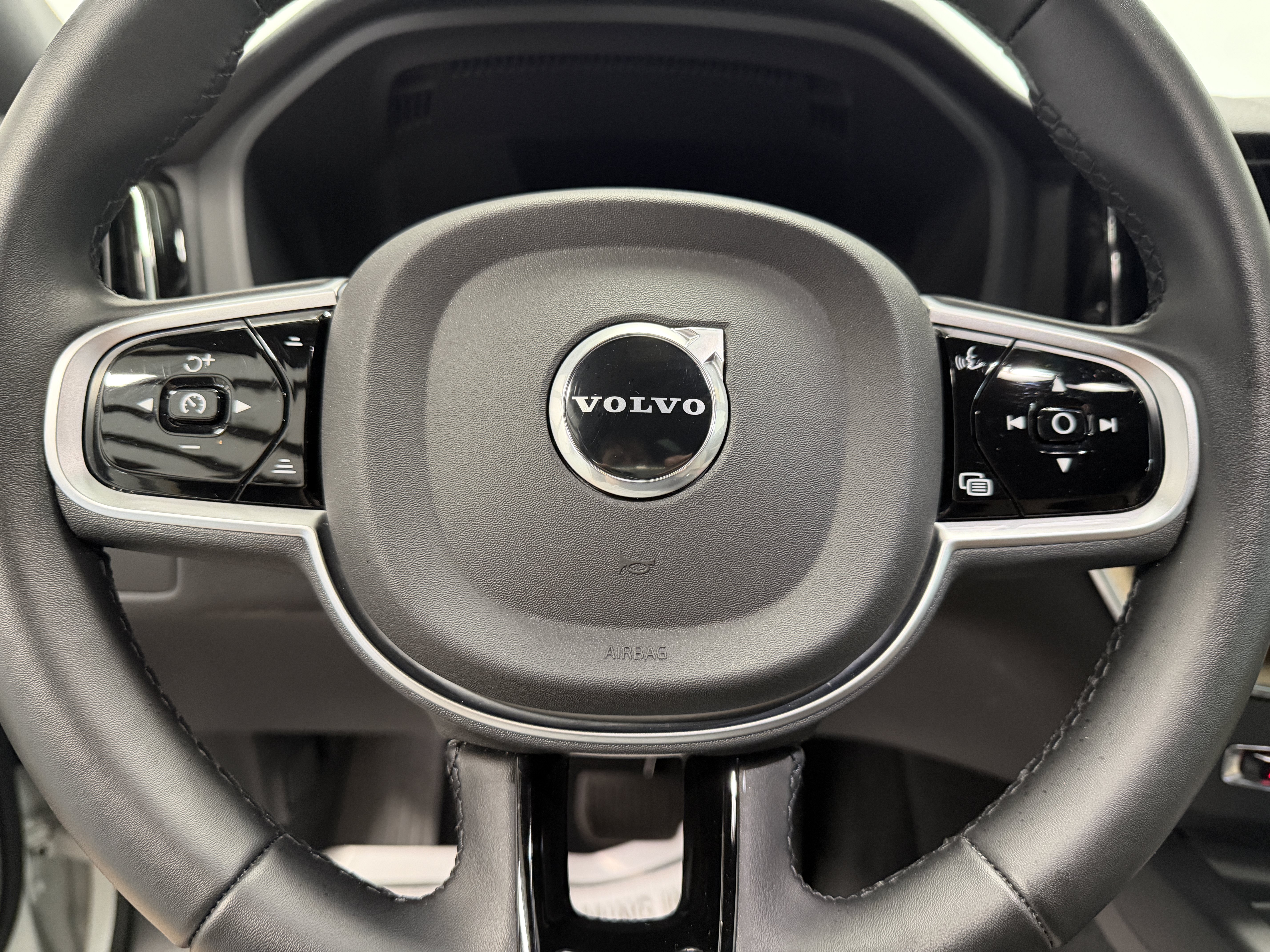 Used 2026 Volvo XC60 B5 Plus AWD/4WD image 15