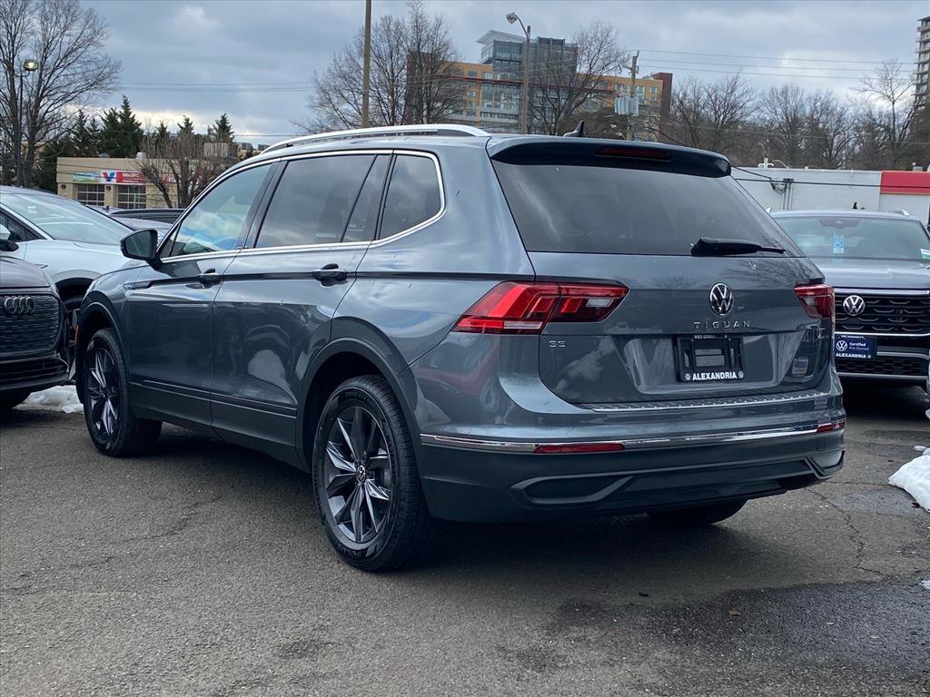 Certified 2023 Volkswagen Tiguan SE w/ Panoramic Sunroof Package image 4