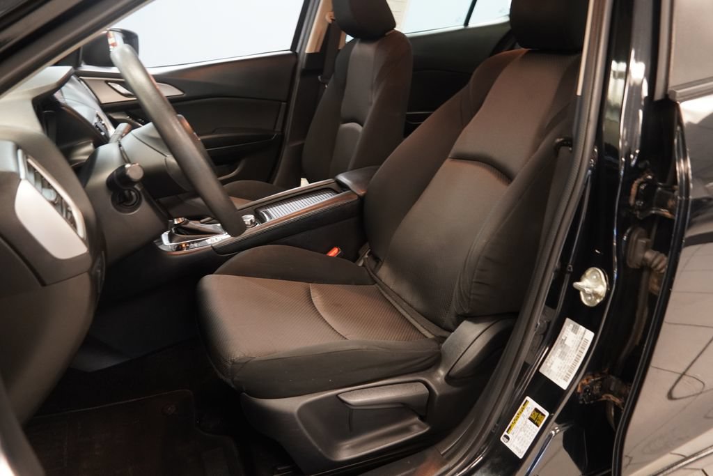 Used 2017 MAZDA MAZDA3 Sport FWD image 3