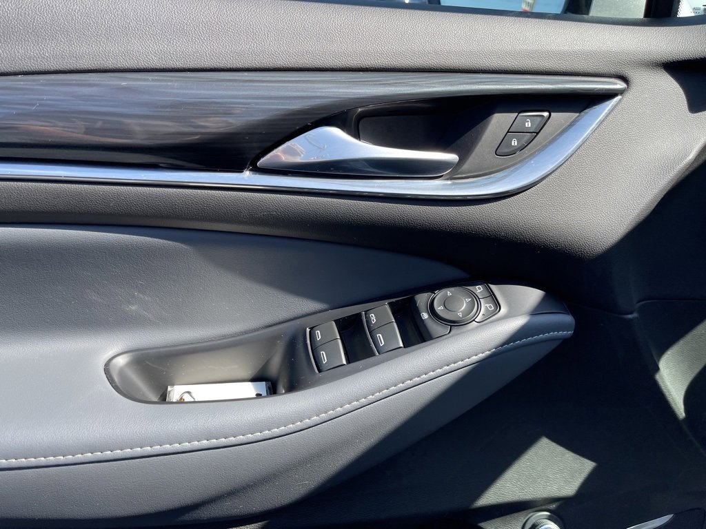 Used 2021 Buick Enclave Essence image 24