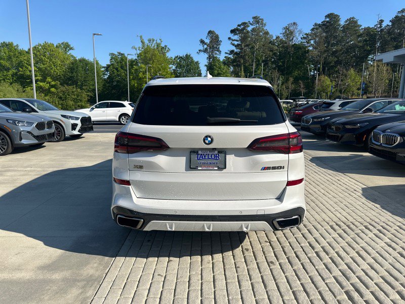 Used 2021 BMW X5 M50i image 8