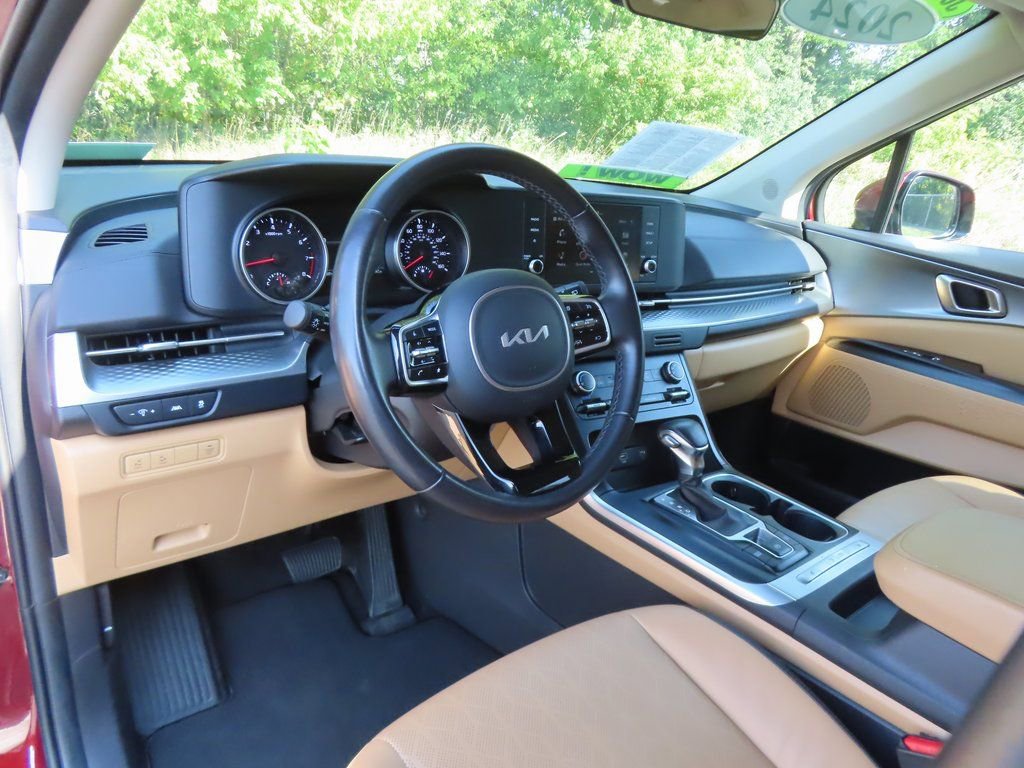 Used 2024 Kia Carnival LX FWD image 29