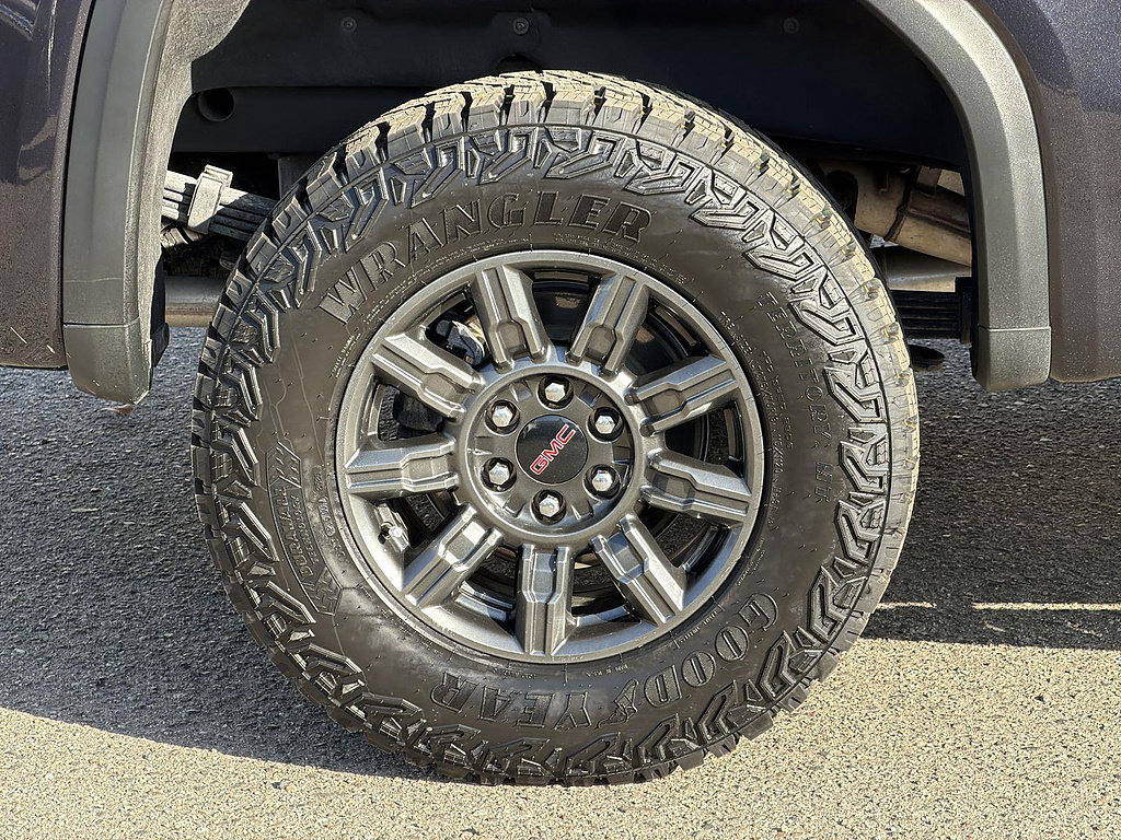 Used 2025 GMC Sierra 1500 AT4X AWD/4WD image 33