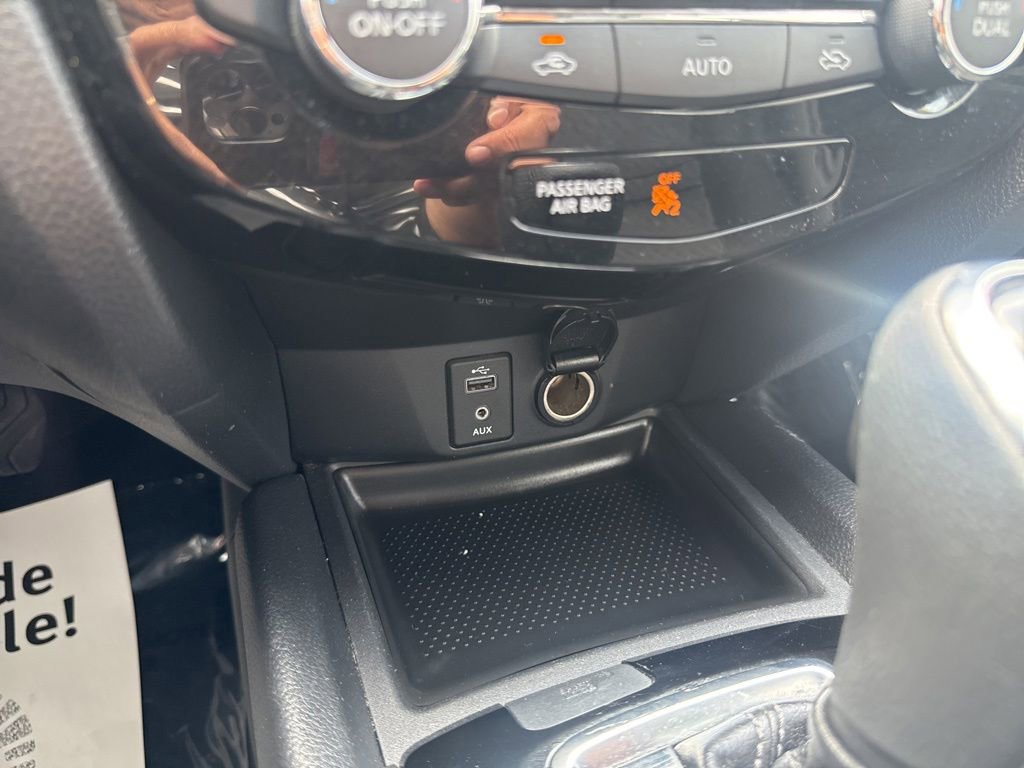 Used 2017 Nissan Rogue SV w/ SV Premium Package AWD/4WD image 34