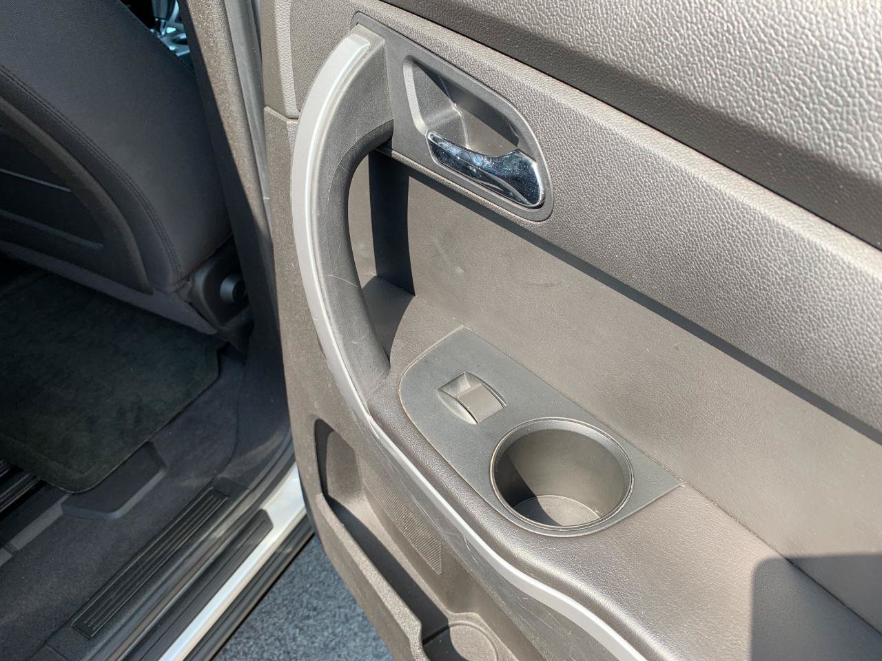 Used 2009 GMC Acadia SLE FWD image 29