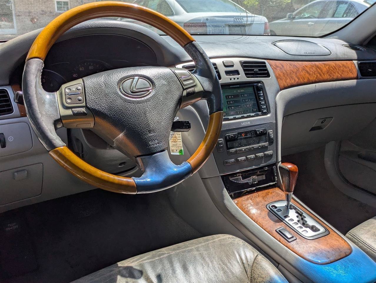 Used 2005 Lexus ES 330 FWD image 24