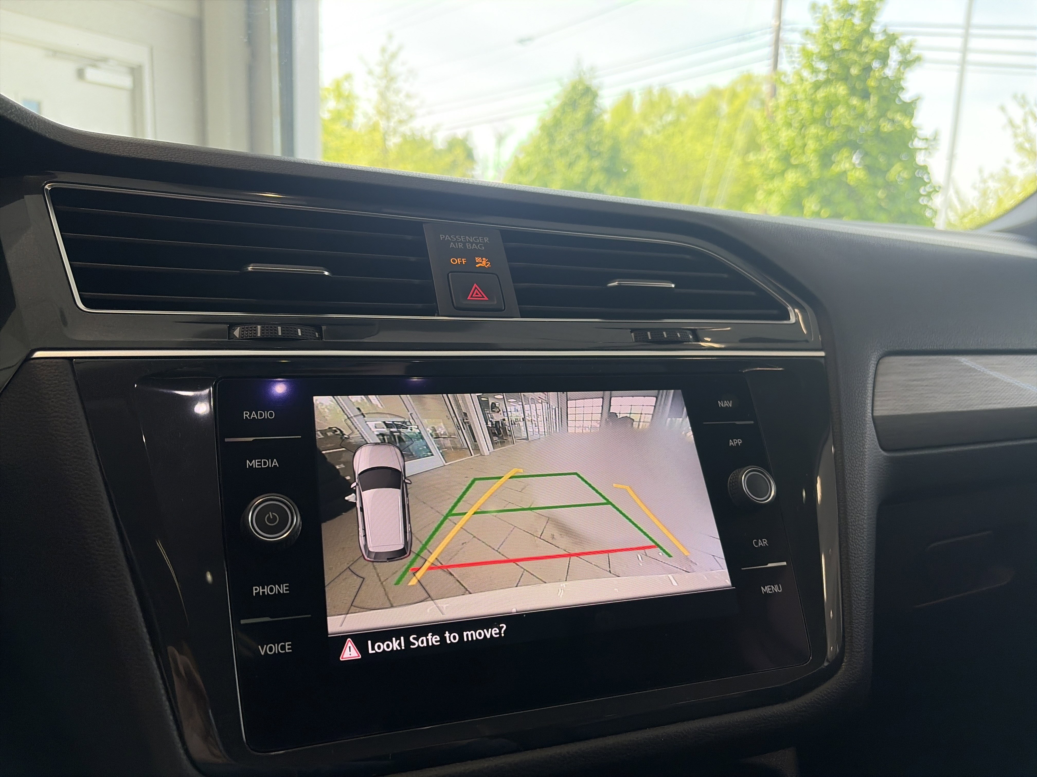 Used 2019 Volkswagen Tiguan SEL AWD/4WD image 40