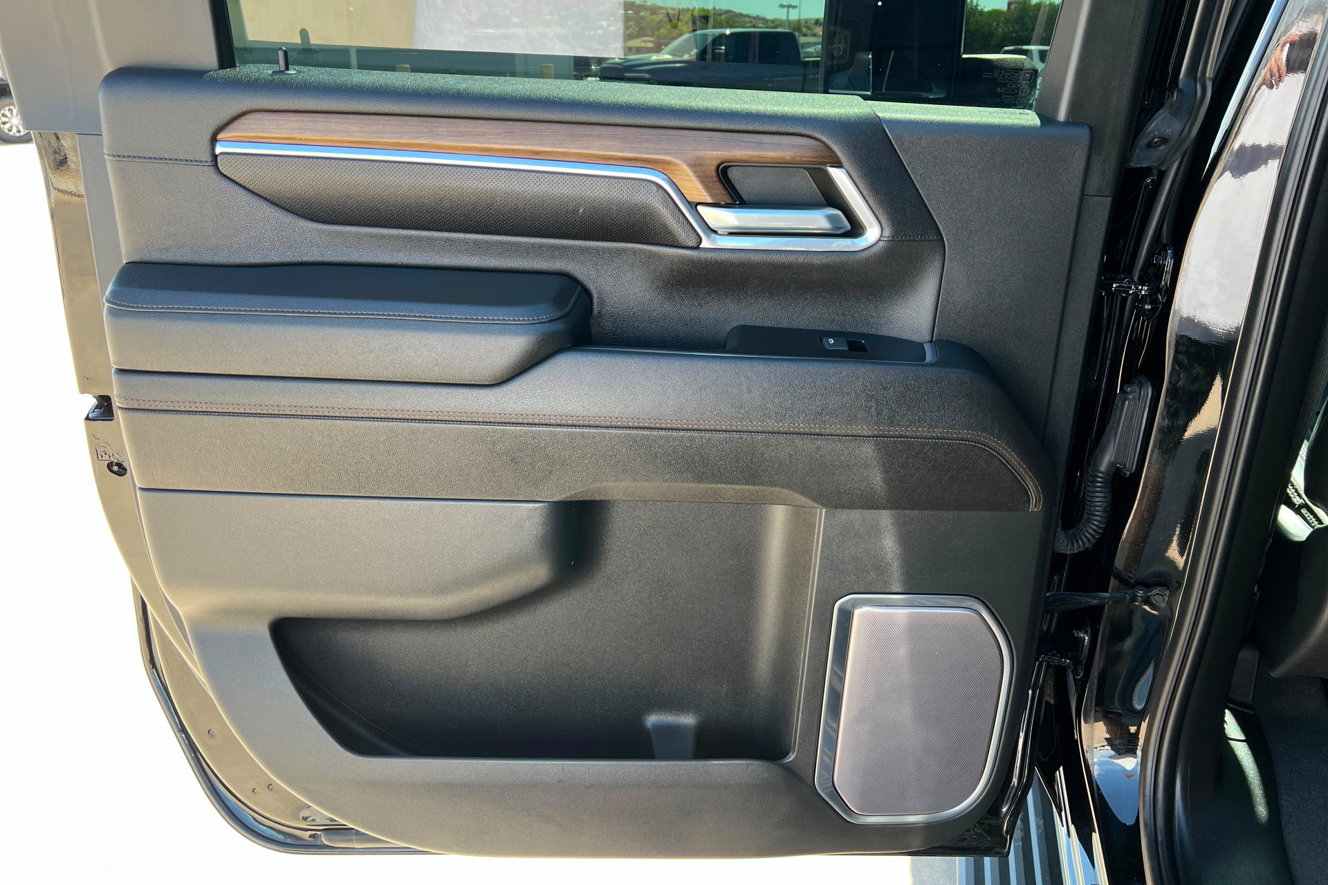 Used 2024 Chevrolet Silverado 3500 High Country w/ High Country Premium Package AWD/4WD image 19