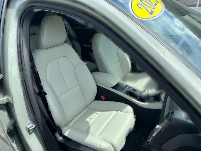Certified 2025 Volvo XC40 B5 Ultra AWD/4WD image 29