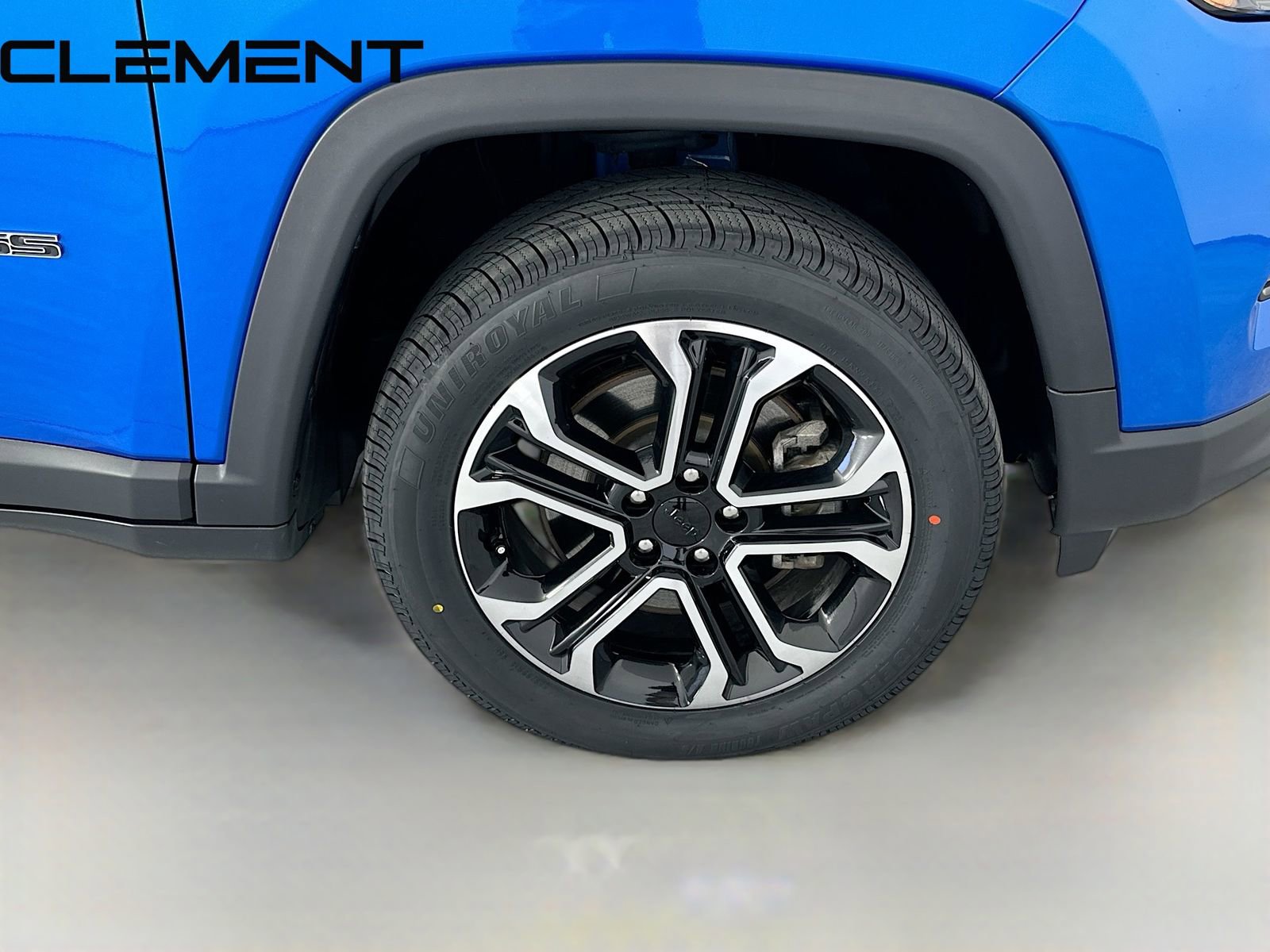 Used 2023 Jeep Compass Limited image 35