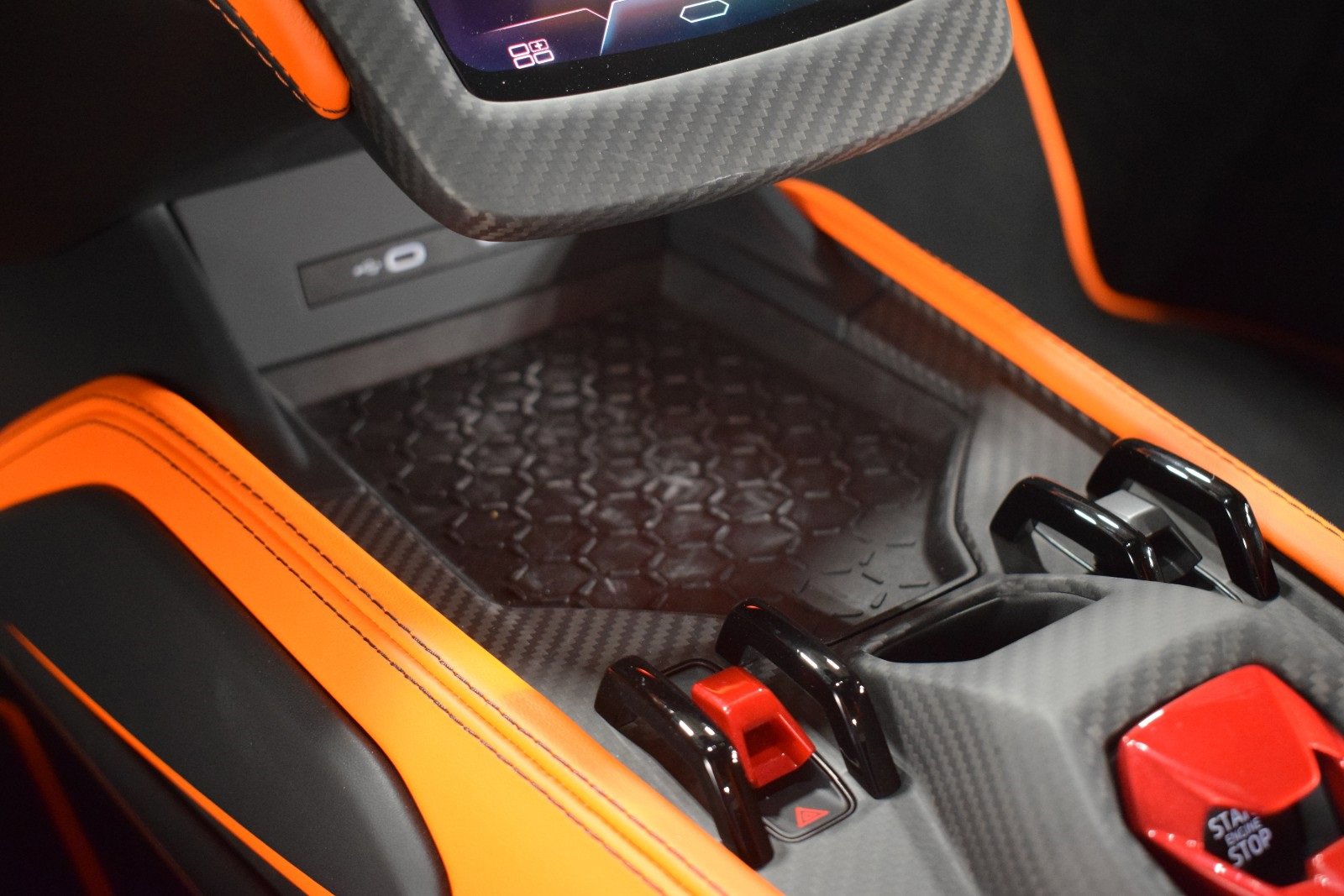 Used 2025 Lamborghini Revuelto image 30