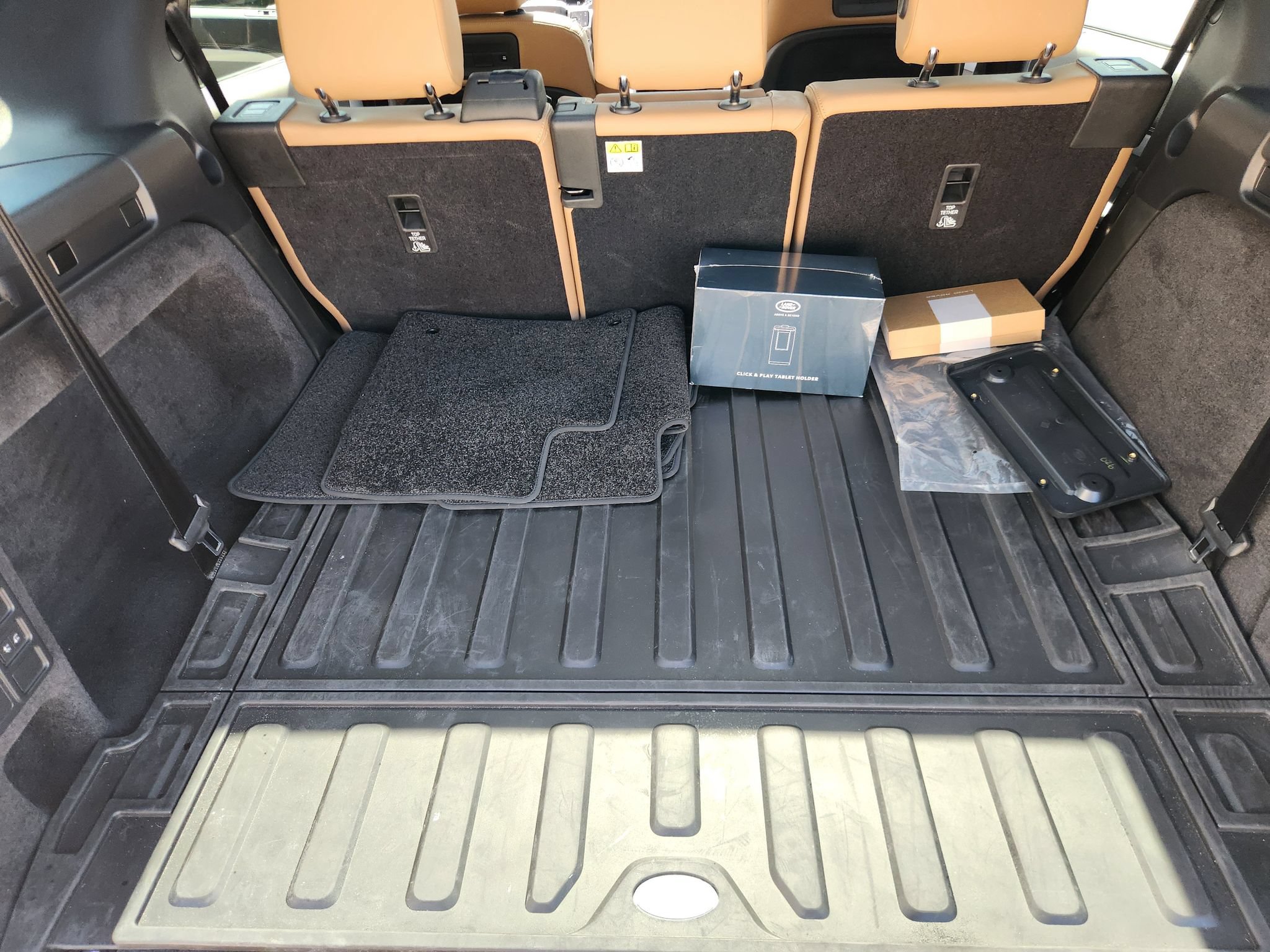 Used 2025 Land Rover Discovery Dynamic SE AWD/4WD image 15