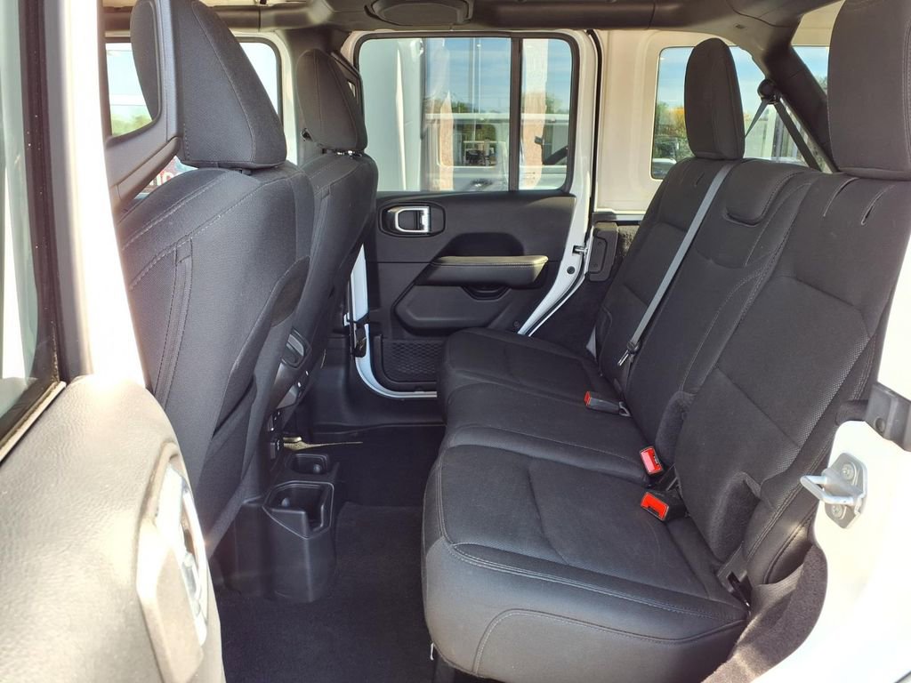 Used 2019 Jeep Wrangler Unlimited Sahara w/ Uconnect 4C Nav & Sound Group AWD/4WD image 8