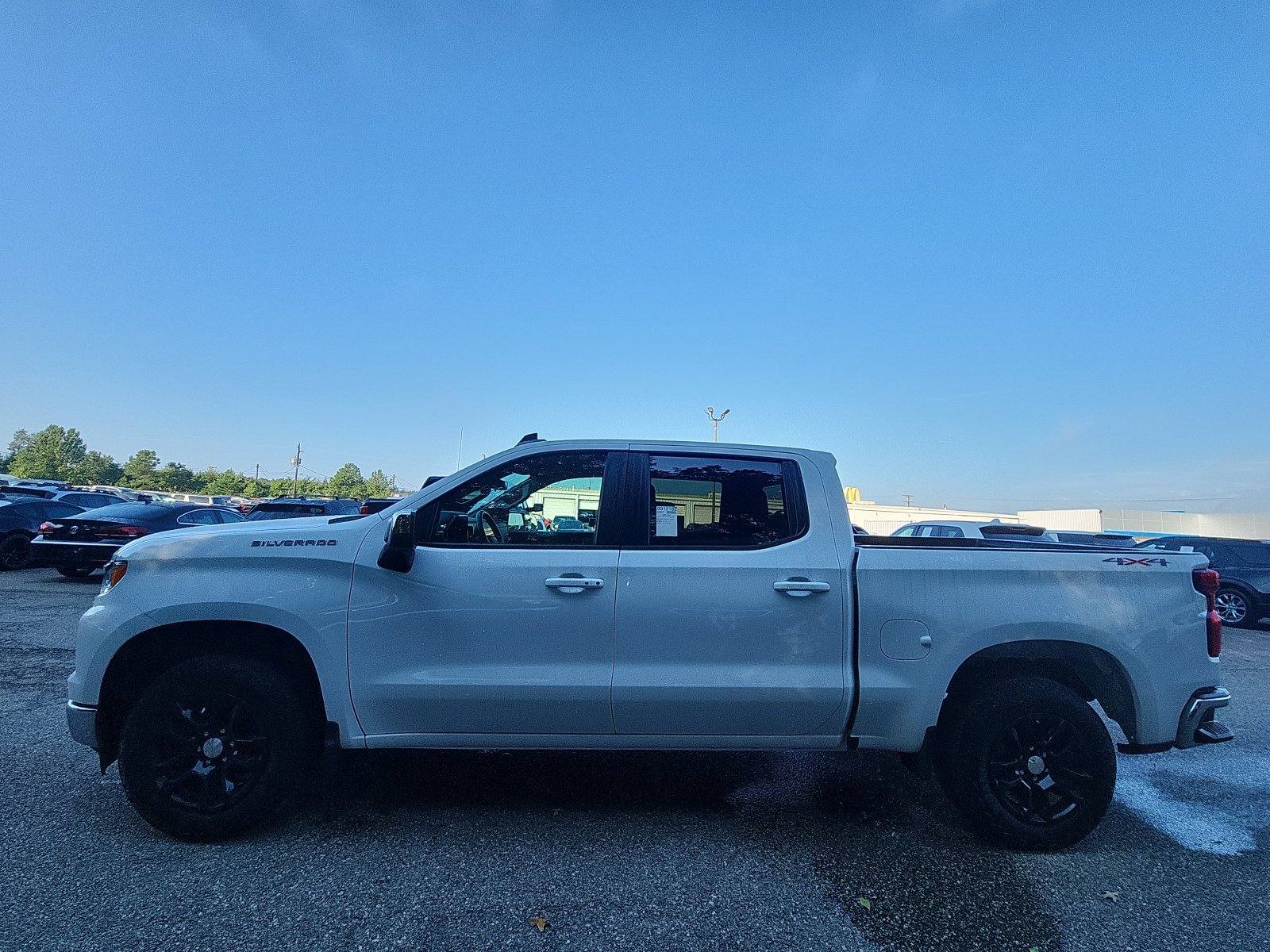 Used 2024 Chevrolet Silverado 1500 LT AWD/4WD image 2