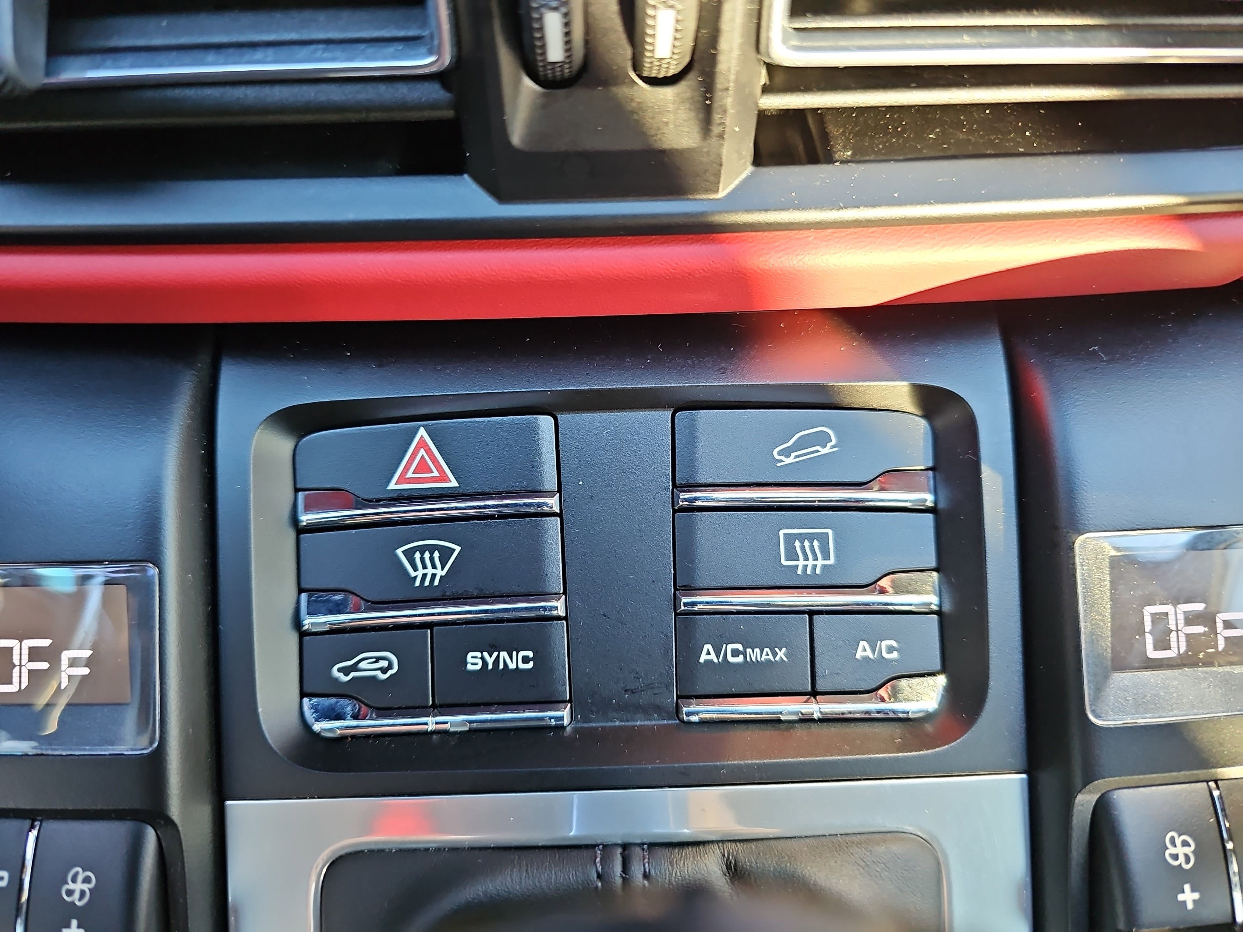 Used 2021 Porsche Macan Turbo image 21