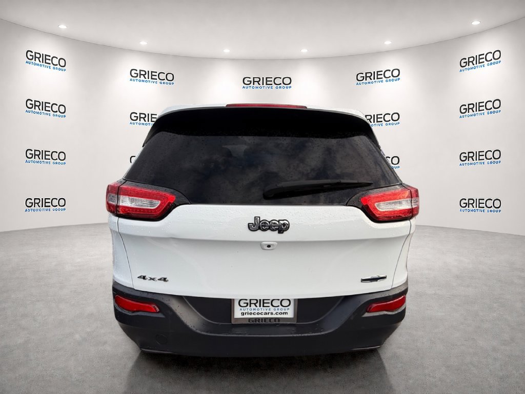 Used 2017 Jeep Cherokee Latitude w/ Cold Weather Group AWD/4WD image 4