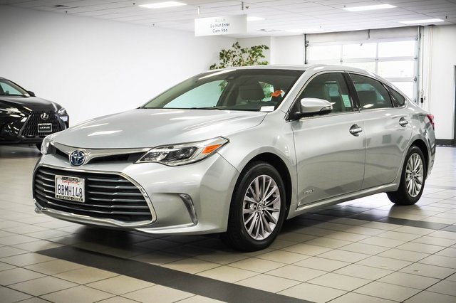 Used 2018 Toyota Avalon Limited image 4