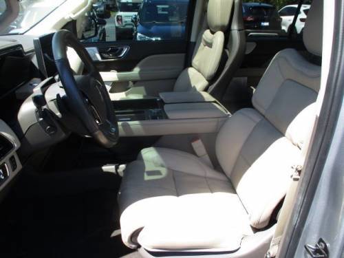 Used 2024 Lincoln Navigator Reserve image 7