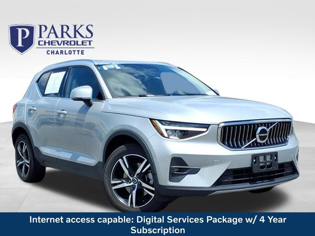 Used 2023 Volvo XC40 B5 Plus AWD/4WD image 1