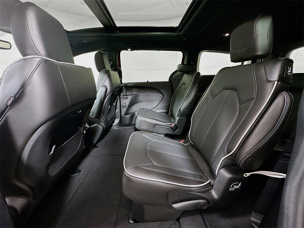 New 2026 Chrysler Pacifica Limited w/ S Appearance Package image 16